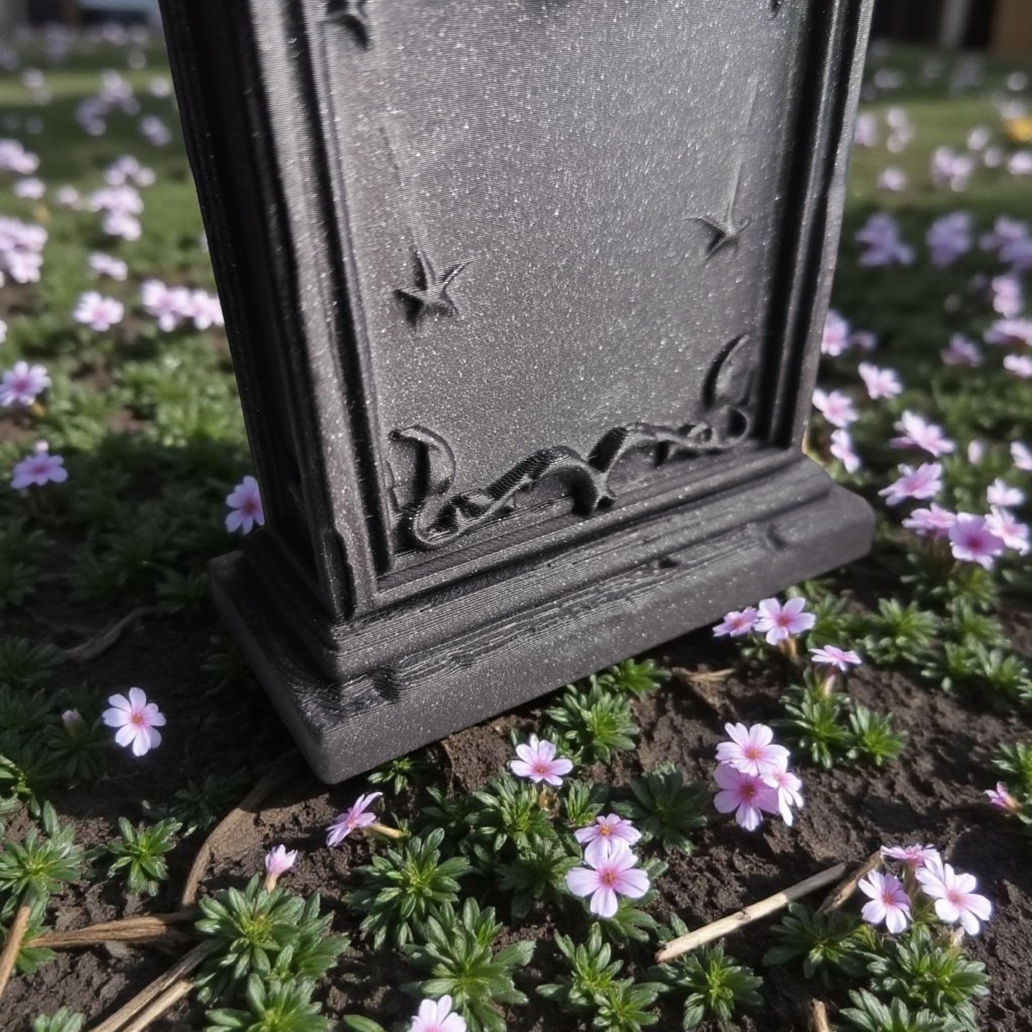 Tombstone Showpiece – Vintage Style Memorial Accent Figurine
