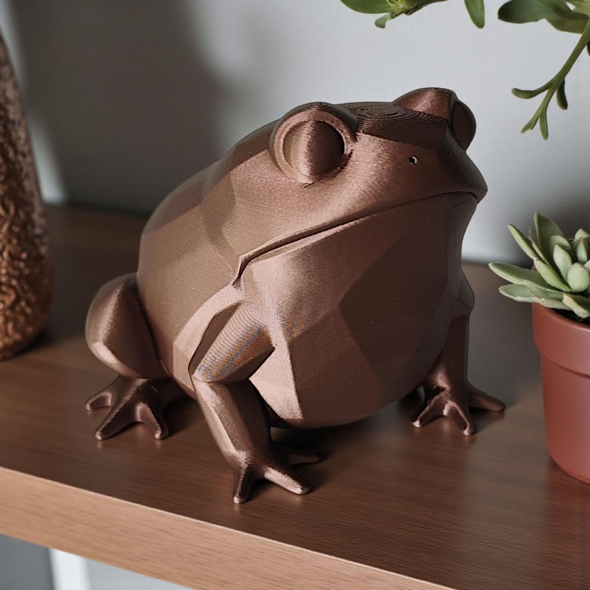 Frog Sculpture Showpiece