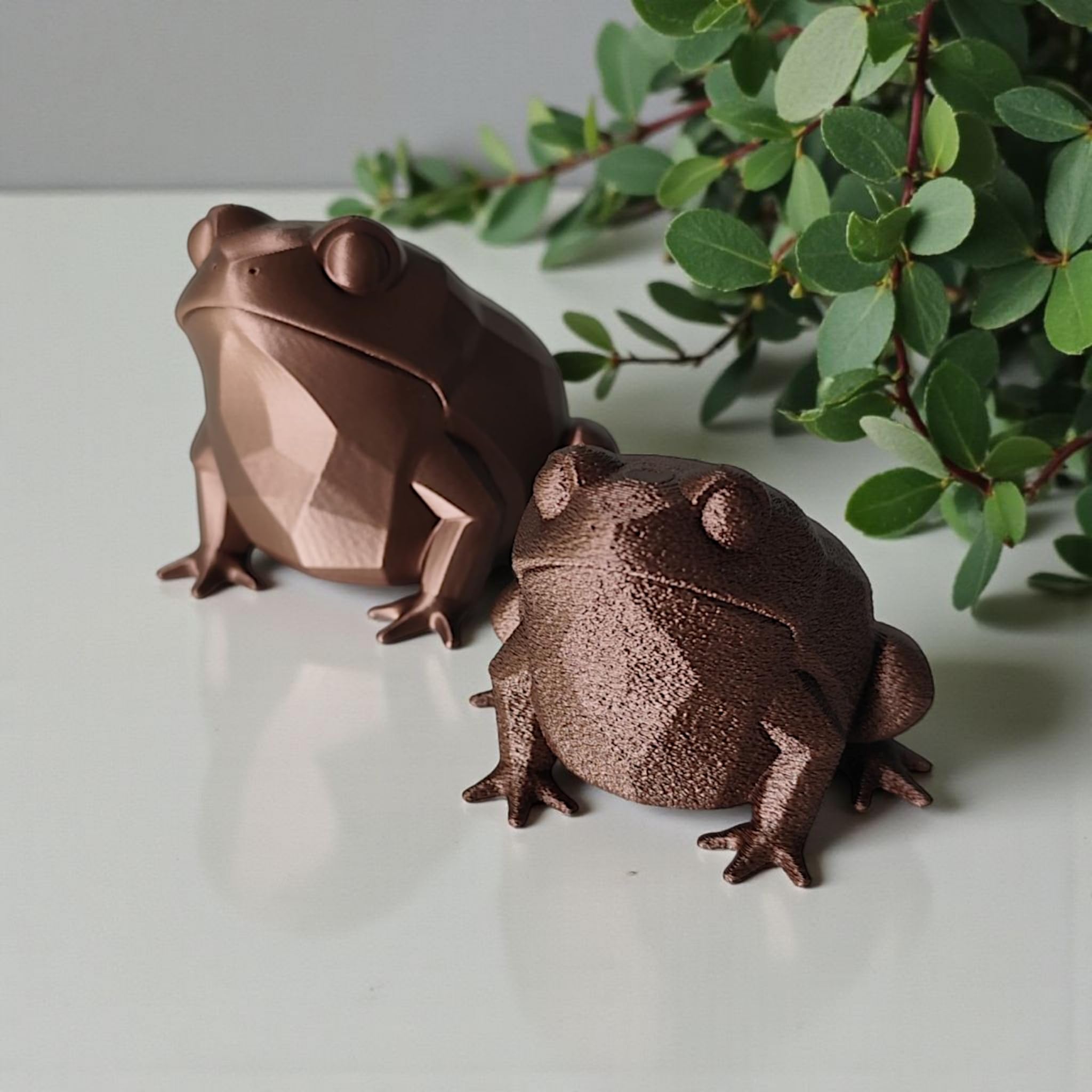Frog Sculpture Showpiece