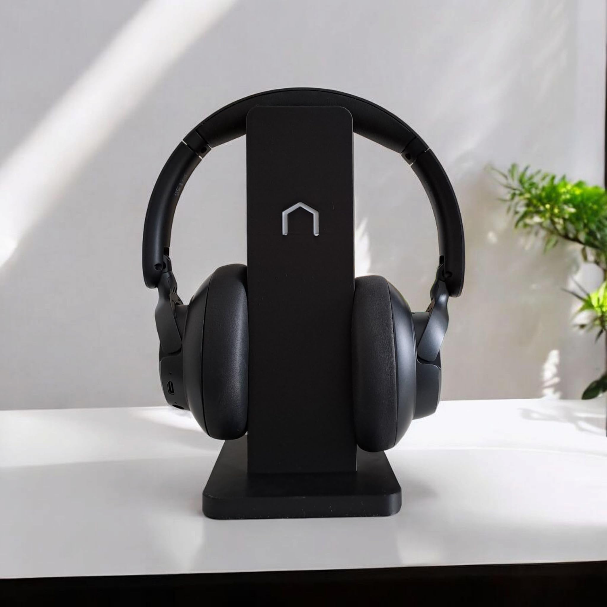 Ergonomic Desktop Headphone Stand with Curved Support