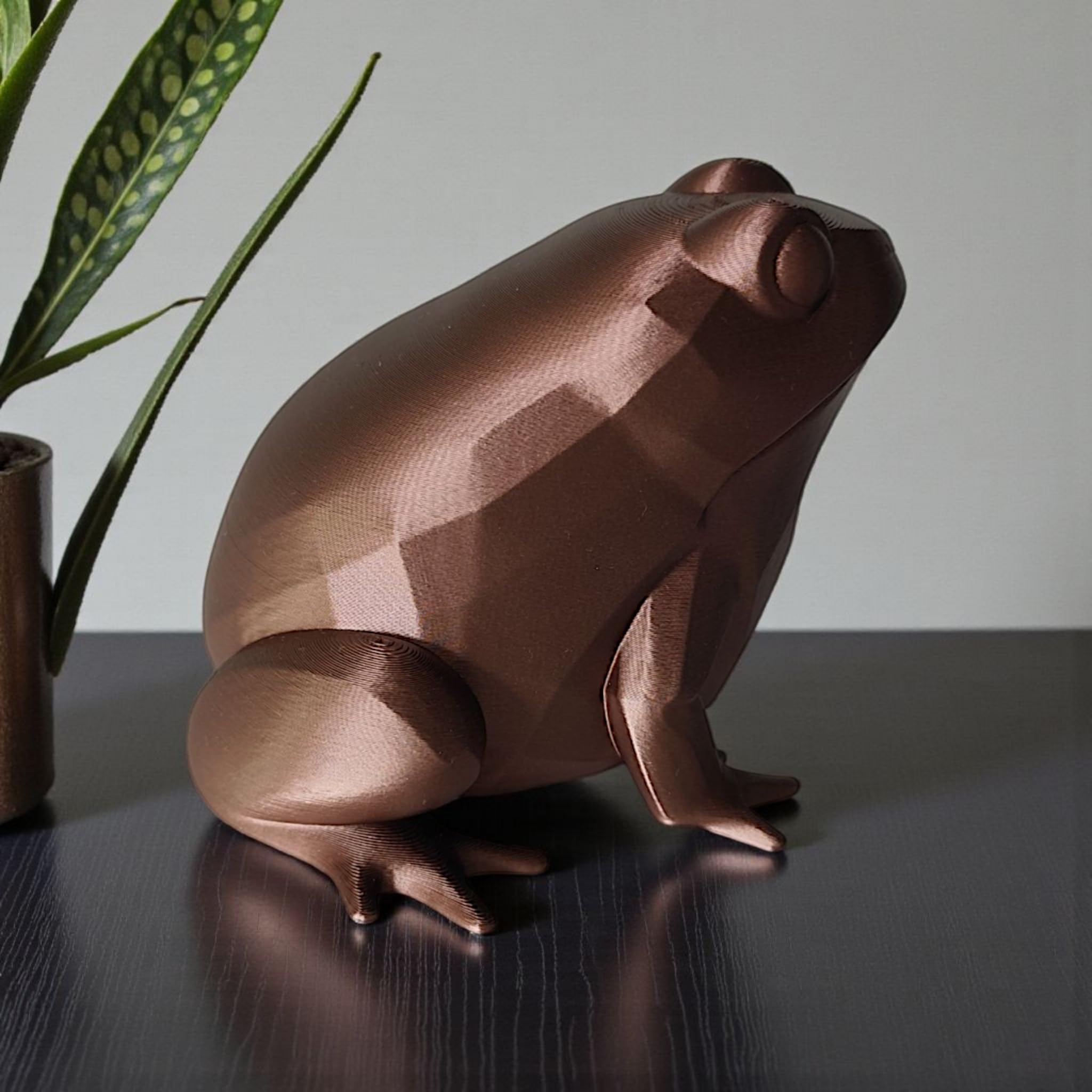 Frog Sculpture Showpiece